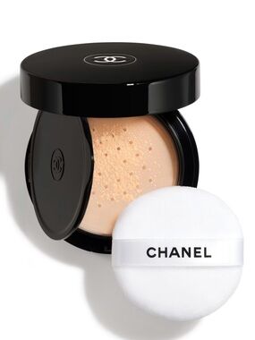 CHANEL Loose Setting Powder Compact in Beige with White Puff